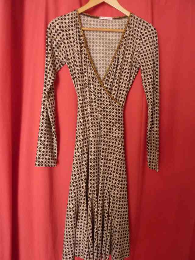 Robe longue fluide : blanche, or et marron Taille 1
