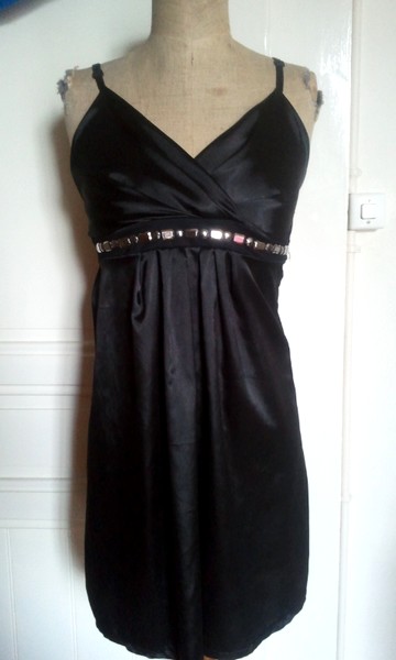 Robe noire neuve
