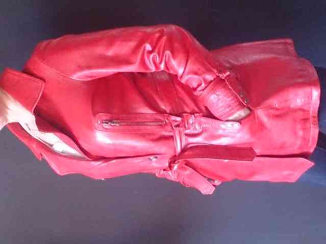 Trench en cuir rouge marque GIORGO