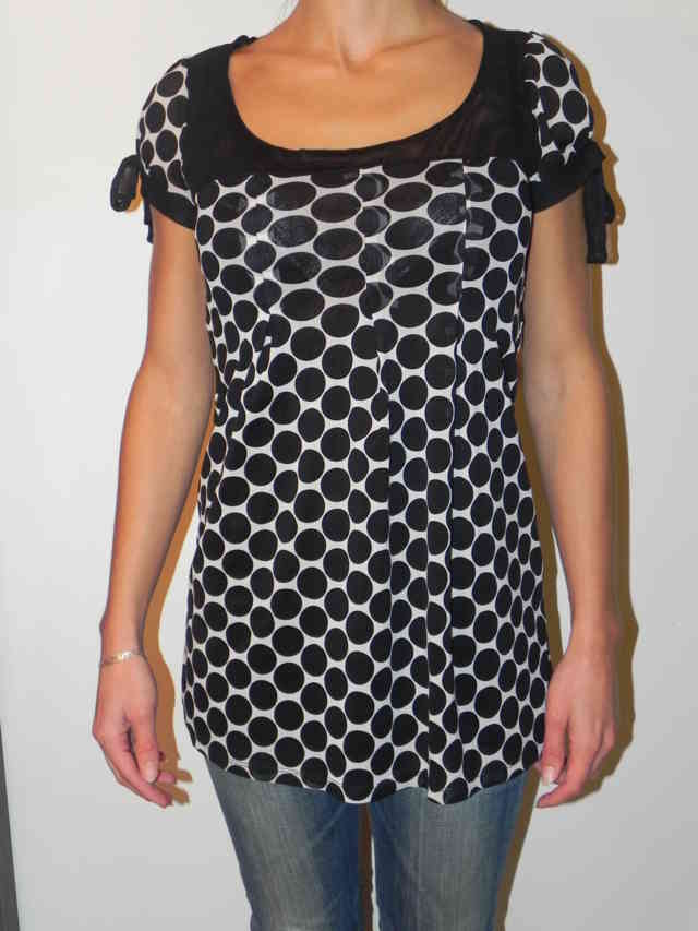 Tunique légère blanche à pois noirs